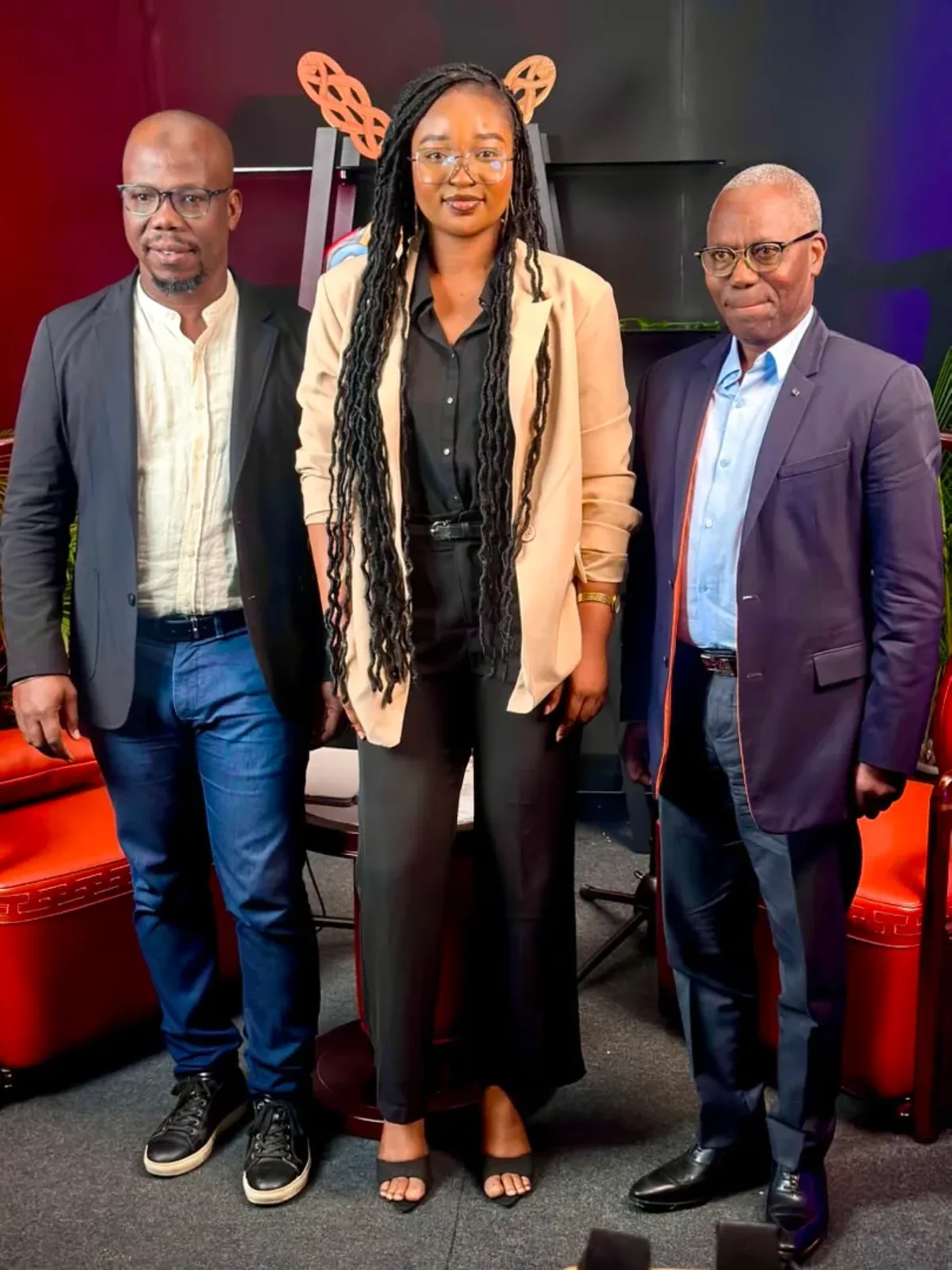 Trio de participants au Forum des Createurs dans le studio Wanilo